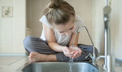 Как научить ребенка беречь воду